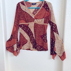 |70’s|indie|grunge| orange patterned, bell sleeve, mesh blouse w: lace detail 🌞